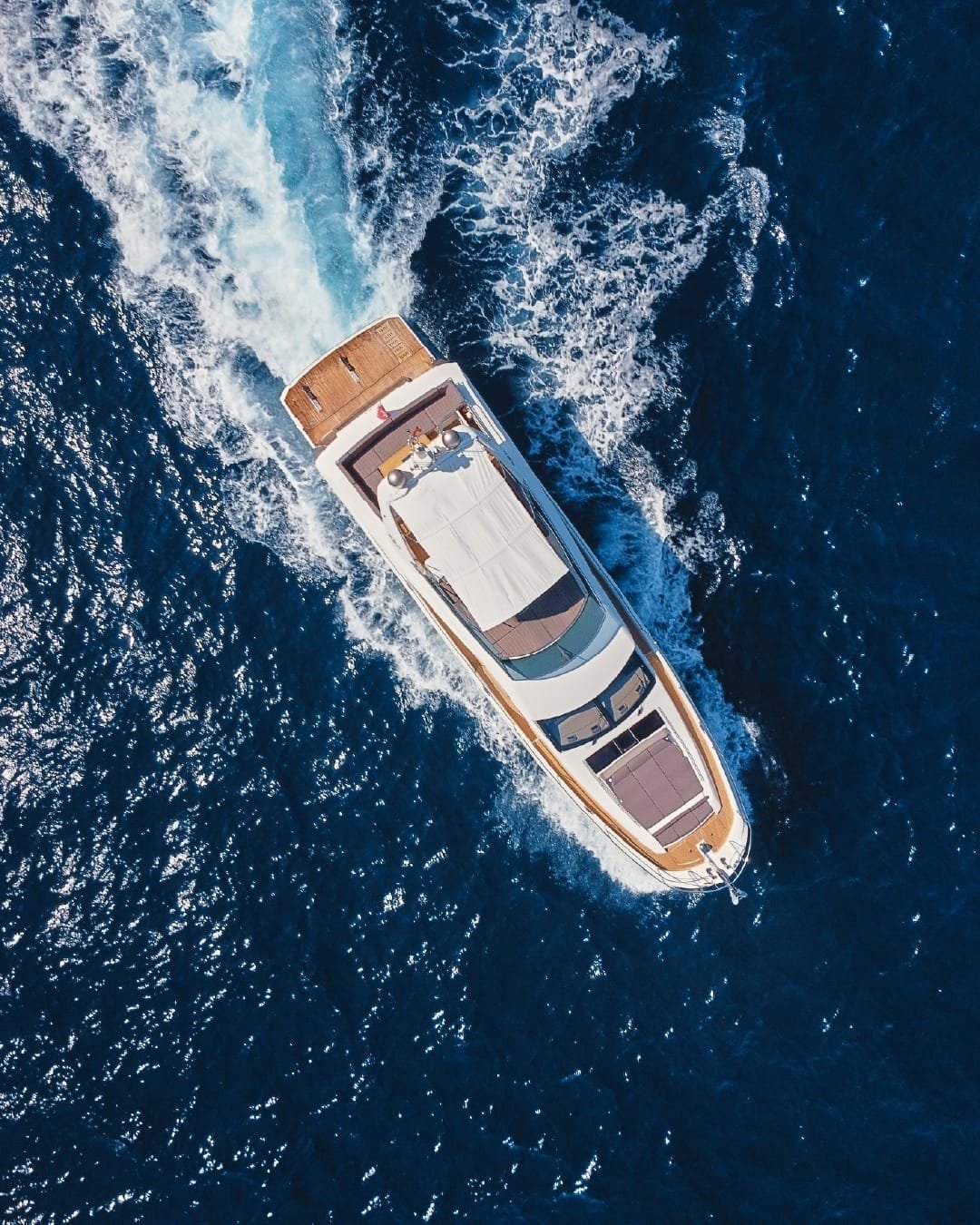 Yate navegando en Mallorca para Boatsters Black