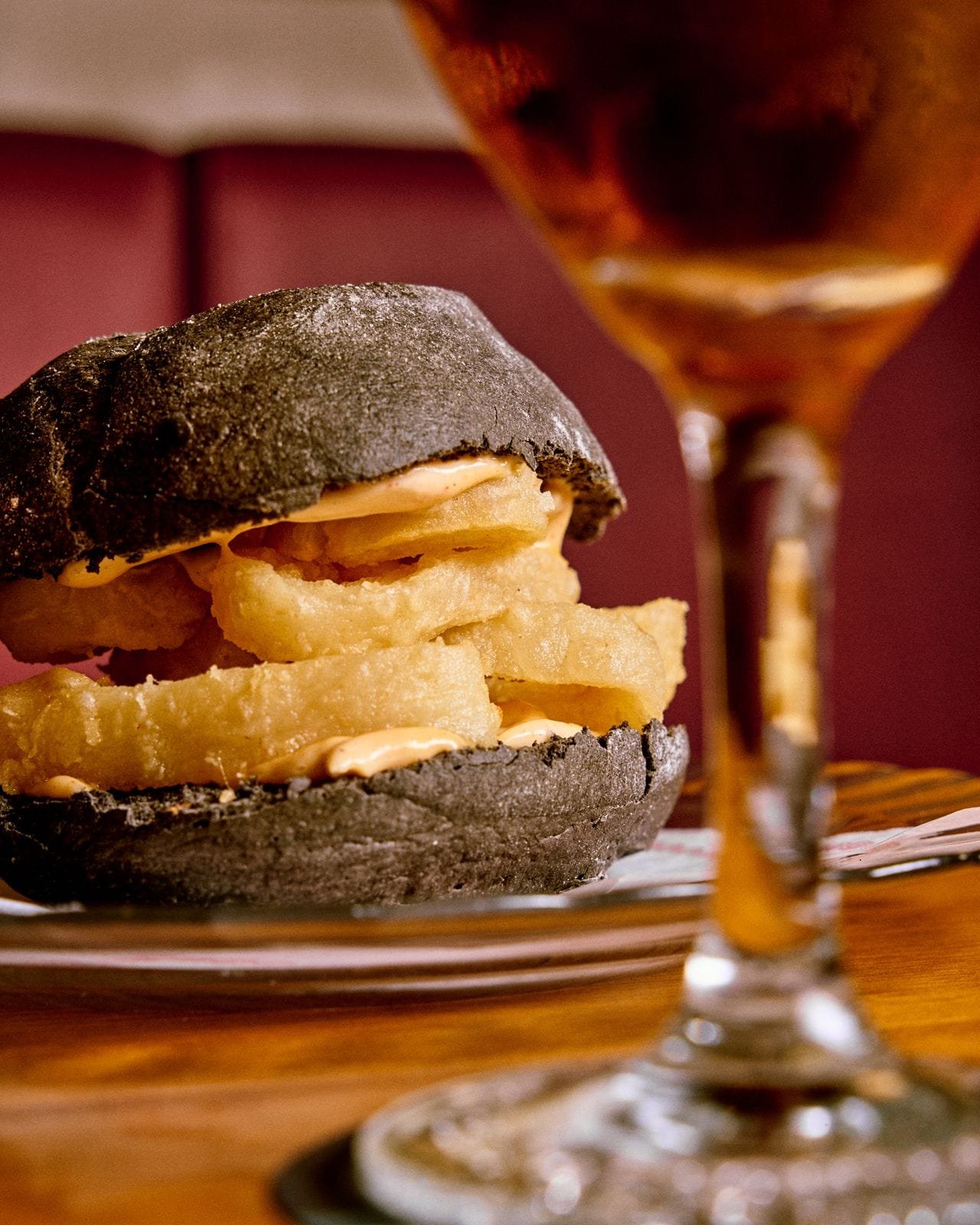 Bocadillo de calamares en pan negro de La Dolores