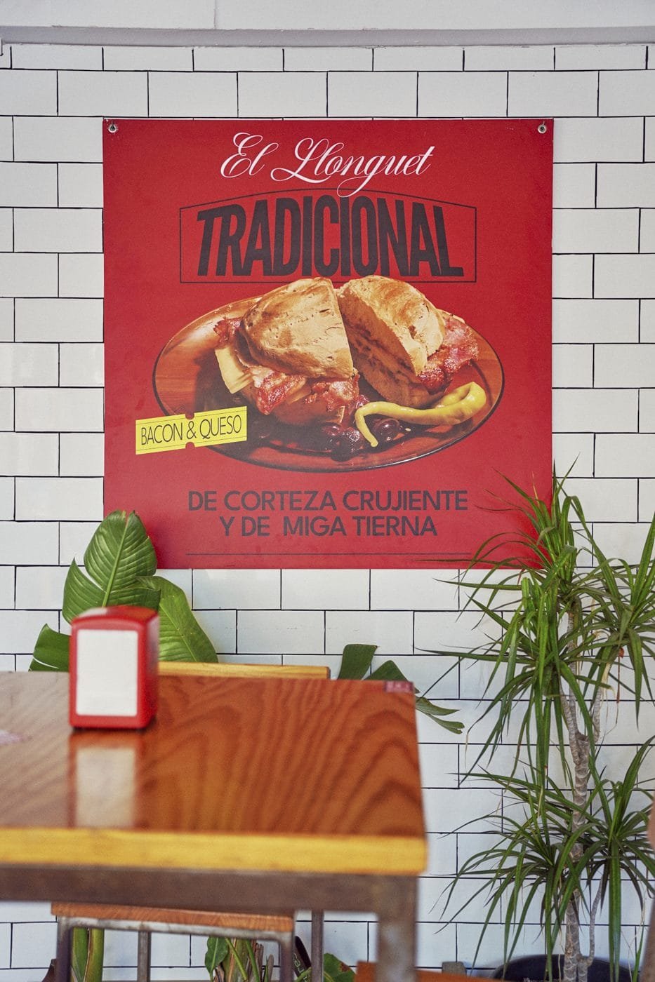 Cartel de El Llonguet tradicional diseñado para La Dolores
