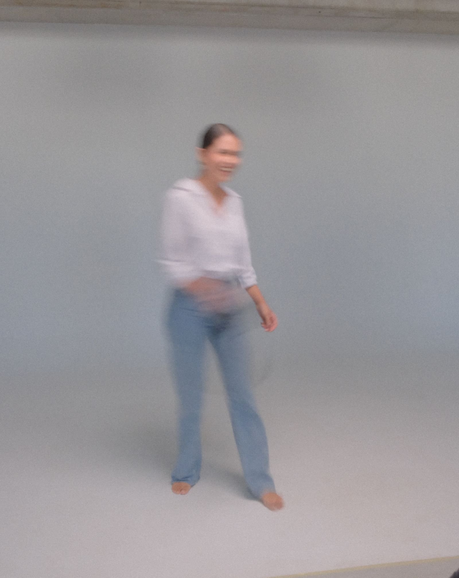 Retrato creativo con movimiento en el estudio de Palma